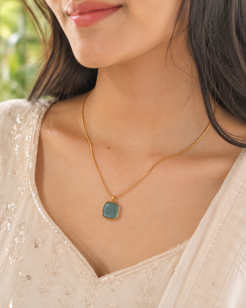 Blue-Green Stone Pendant Necklace – Minimal Elegance for Everyday Wear