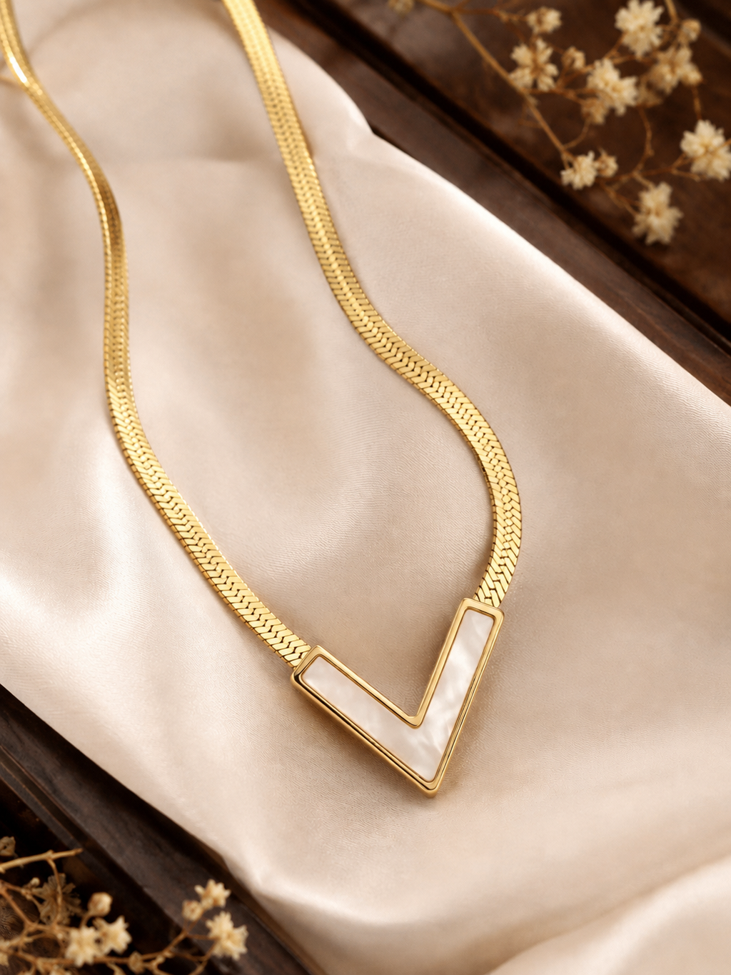 V-Shape Gold Pendant Necklace – Minimalist Elegance for Everyday Luxury